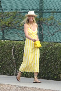 gwyneth-paltrow-and-kate-hudson-graduation-in-santa-monica-06-03-2022-0.thumb.jpg.aaa7cea0c913a9de191d0d8b7cf80c33.jpg