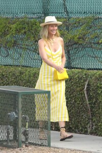 gwyneth-paltrow-and-kate-hudson-graduation-in-santa-monica-06-03-2022-2.thumb.jpg.b705b745474ffb9673b444fb45647cc1.jpg