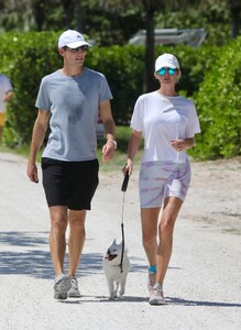 ivanka-trump-and-jared-kushner-stroll-in-south-beach-05-28-2022-5.thumb.jpg.1d035c5d2c3283c6ca106ee4f166fa63.jpg