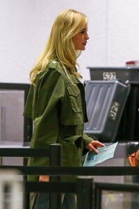 ivanka-trump-at-miami-international-airport-10-23-2022-1.thumb.jpg.23d0e53a435718eeba62e01d02db1278.jpg