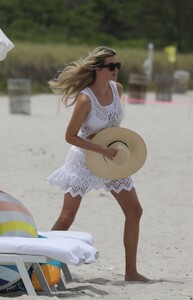 ivanka-trump-beach-in-miami-05-29-2022-0.jpg