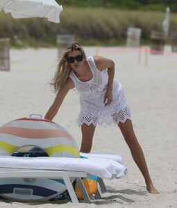 ivanka-trump-beach-in-miami-05-29-2022-2.jpg