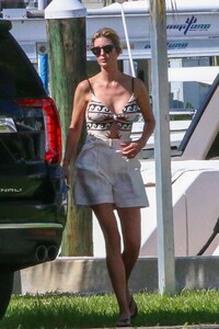 ivanka-trump-boat-ride-in-miami-beach-09-04-2022-5.thumb.jpg.8b9a2c3ec03b295ce2361abfb54b70d5.jpg