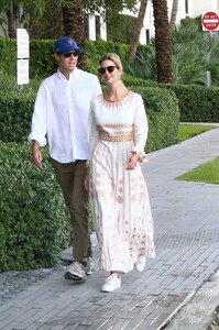 ivanka-trump-out-in-miami-09-17-2022-6.thumb.jpg.ce5ea27509355247a33e92f8e8c258b8.jpg