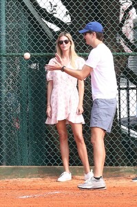 ivanka-trump-out-in-miami-10-02-2022-4.thumb.jpg.c571c6a5ae42d6cdfa839631edfbf2bf.jpg