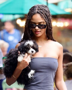 juliana-nalu-out-shopping-with-friends-at-the-grove-in-los-angeles-10-14-2022-6.jpg