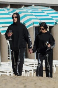 kourtney-kardashian-and-travis-barker-on-the-beach-in-santa-barbara-10-18-2022-0.jpg