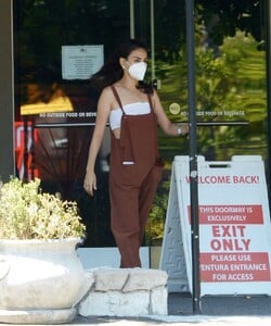 mila-kunis-leaving-a-bowling-alley-in-la-08-18-2022-0.jpg