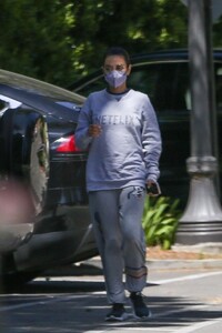 mila-kunis-out-in-los-angeles-05-11-2022-0.thumb.jpg.579e8f78d0102251b0e75e50c7a0c3e2.jpg