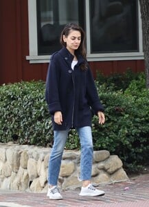 mila-kunis-out-in-santa-barbara-04-04-2022-1.thumb.jpg.b31e7b5eed5cf320bc2dce6b22928cbd.jpg