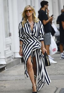 nicky-hilton-is-stylish-new-york-city-09-08-2022-3.jpg