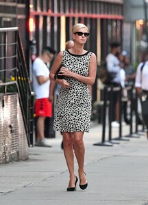 nicky-hilton-street-style-09-14-2022-0.jpg