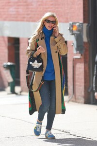 nicky-hilton-street-style-10-18-2022-0.jpg