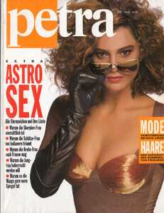 petraDe0591coverSharonMcNeil.thumb.jpg.e79976602b61b68969310e8e8692d542.jpg