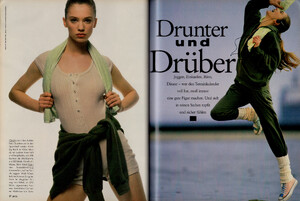 petraDe0690Drunter01.thumb.jpg.5d902be5182d923c61cea36a5282372c.jpg