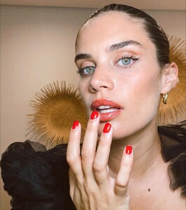 sarasampaio_311434169_641038457432814_2823179367645833240_n.jpg