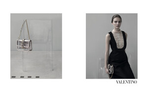 valentino-ss13-ad_(11).thumb.jpg.3dbb65f9a55aa1f6573f954dfd35b9ca.jpg