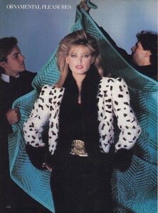 von_Wangenheim_US_Vogue_December_1980_01.thumb.jpg.bbe698ccd41609622b438bfa29020986.jpg