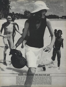 von_Wangenheim_US_Vogue_June_1973_04.thumb.jpg.06d8bb0fbb2282ce8f83f0c9247ec273.jpg