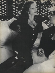 von_Wangenheim_US_Vogue_June_1973_12.thumb.jpg.2a1d4c92f55a099a2bdf50a291e0fcec.jpg