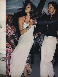 von_Wangenheim_US_Vogue_June_1973_14.thumb.jpg.0e63100e13776a389113c421aee2c7fe.jpg