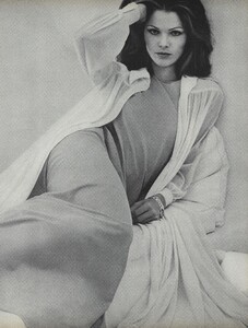 von_Wangenheim_US_Vogue_May_1973_10.thumb.jpg.76c4afb9b557a0d0f0b8e481a5380a80.jpg