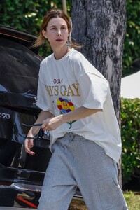 whitney-port-wearing-an-ouai-says-gay-tee-and-gray-sweat-pants-and-slippers-beverly-hills-07-08-2022-0.jpg