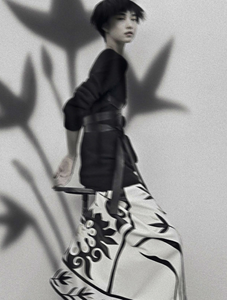 yue-ning-by-sarah-moon-for-vogue-italia-september-2014-3.thumb.png.66d508734ba5795dc279be979f7d2e5f.png