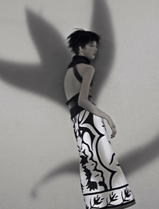yue-ning-by-sarah-moon-for-vogue-italia-september-2014-8.thumb.png.4bf1f39ffeea96a76f16edb428743ac9.png