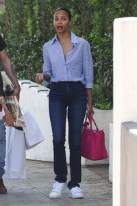 zoe-saldana-out-in-la-03-27-2022-2.jpg