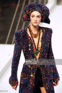 1040775807_salmonf97chanel-rtw.thumb.jpg.defcf0b3f858704c680b3399d36e909b.jpg