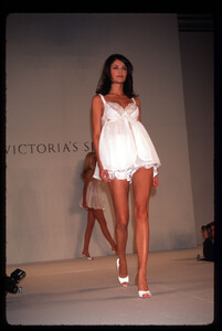 1058914231_HelenaChristensen-VictoriasSecretFashionShow@PlazaHotelinNYC1996_02_06.thumb.jpg.2d7a5e3e946ef675e7fb6a2eb9d272a9.jpg