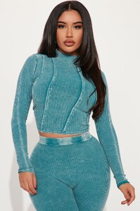 11-16-22Studio3_MS_CG_11-56-20_25_GD3600_Teal_9262_ES.jpg