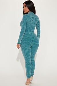 11-16-22Studio3_MS_CG_11-56-55_25_GD3600_Teal_9268_ES.jpg