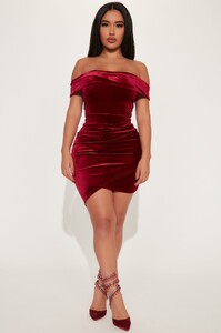 11-16-22Studio3_MS_CG_14-43-31_44_NAD80798_Burgundy_9531_SG.jpg