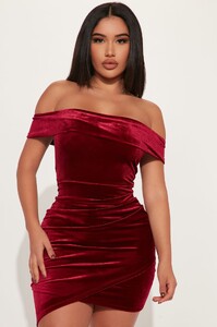 11-16-22Studio3_MS_CG_14-43-36_44_NAD80798_Burgundy_9536_SG.jpg