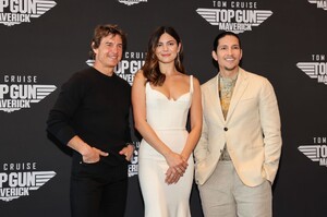 1133594477_MonicaBarbaro-TopGunMaverickPressDay@Mexico2022_05.06550k5V6m9_o.thumb.jpeg.bc3aca7f9111afc15df3edc627c7094e.jpeg