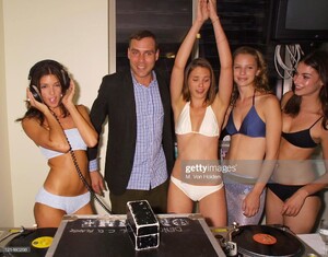1226669270_atlas2002swim-8MariaMillsdesigner.thumb.jpg.0112eeccca2ec81381dd952b2a80b22b.jpg