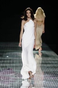 13435_Versace_ss08_398_122_778lo.thumb.jpg.13a803d04476600a6954aa01f56f3b5a.jpg