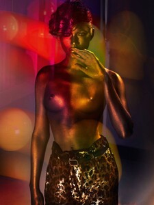 1577484730_Mert__Marcus_Vogue_Paris_March_2017_07.thumb.jpg.08bf83df5b2080aed571d96518d200b0.jpg