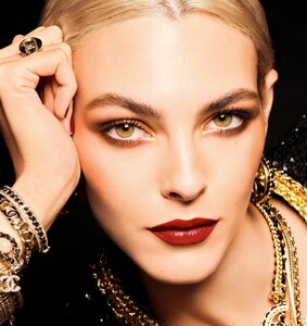 Chanel Makeup Holiday 2022 Collection_5.jpg
