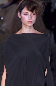 210458492_LiaCrowes01yohjiYamamoto-10.thumb.jpg.c7adc52ca11dc53ba41311418f402dfa.jpg