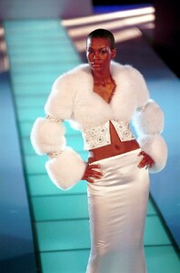 596185929_shirleycharlesgaimattiolofall1999couturerome.thumb.jpg.59b090e0cecc1b495aa241d73c490db6.jpg