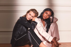 652634051_JosephineSkriver-VictoriasSecret2019HolidaysHQ2.thumb.jpg.33f633f55d0037c4f5079531a030f5a1.jpg