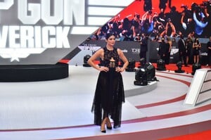 803835589_MonicaBarbaro-TopGunMaverickPremiere@Mexico2022_05.0610qp6j9eg3_o.thumb.jpeg.2c7e143dac42b5fa5791e3a07da627ee.jpeg