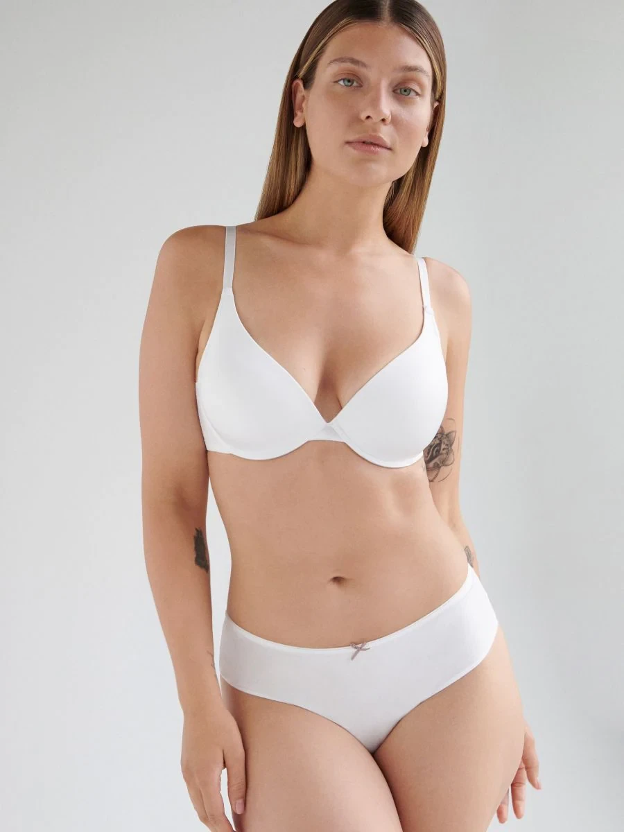 Who is this reserved.com model?