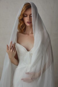 CarolineVeil_1800x1800.jpg