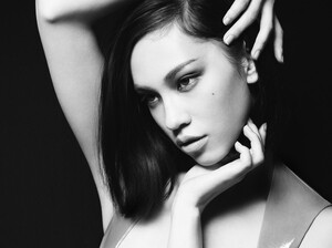 Dazed-Irwin-19.thumb.jpg.4e3e0912fc686ac39999330dc4e22852.jpg