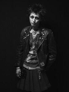Dazed-Irwin-36.thumb.jpg.20379798ed861cc2111909758f9caf9e.jpg