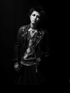 Dazed-Irwin-41.thumb.jpg.77fcaf702a09d3b8e8244d75d166a28c.jpg